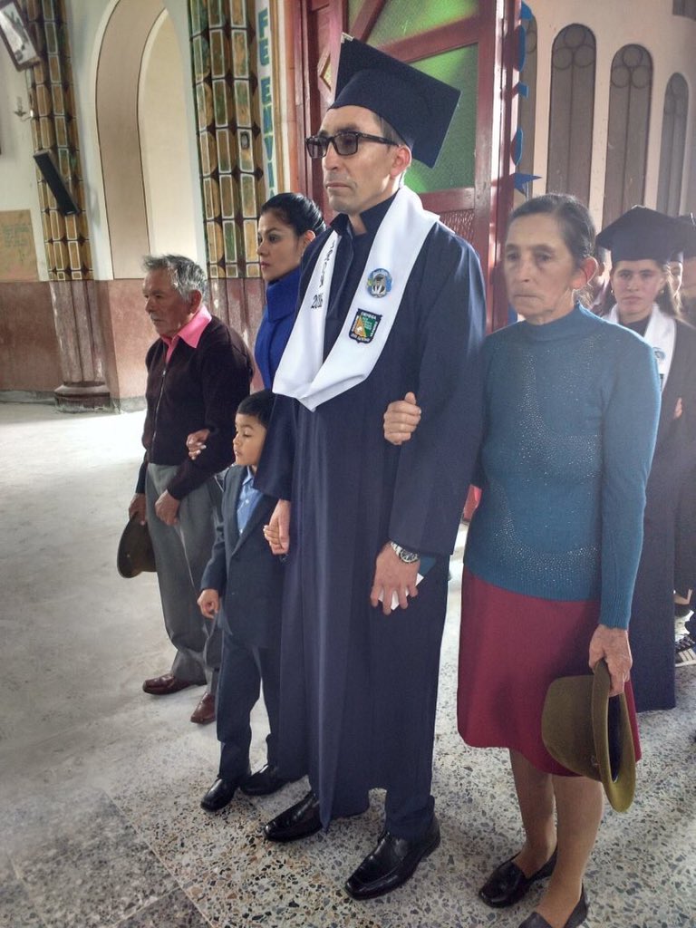 _titan_sports's tweet photo. Hoy se graduó @MauricioSolerH el deseo de superación no tiene edad.  @PMayoresBoyaca graduamos en  @CienegaBoyaca https://t.co/kmsGdBZOli