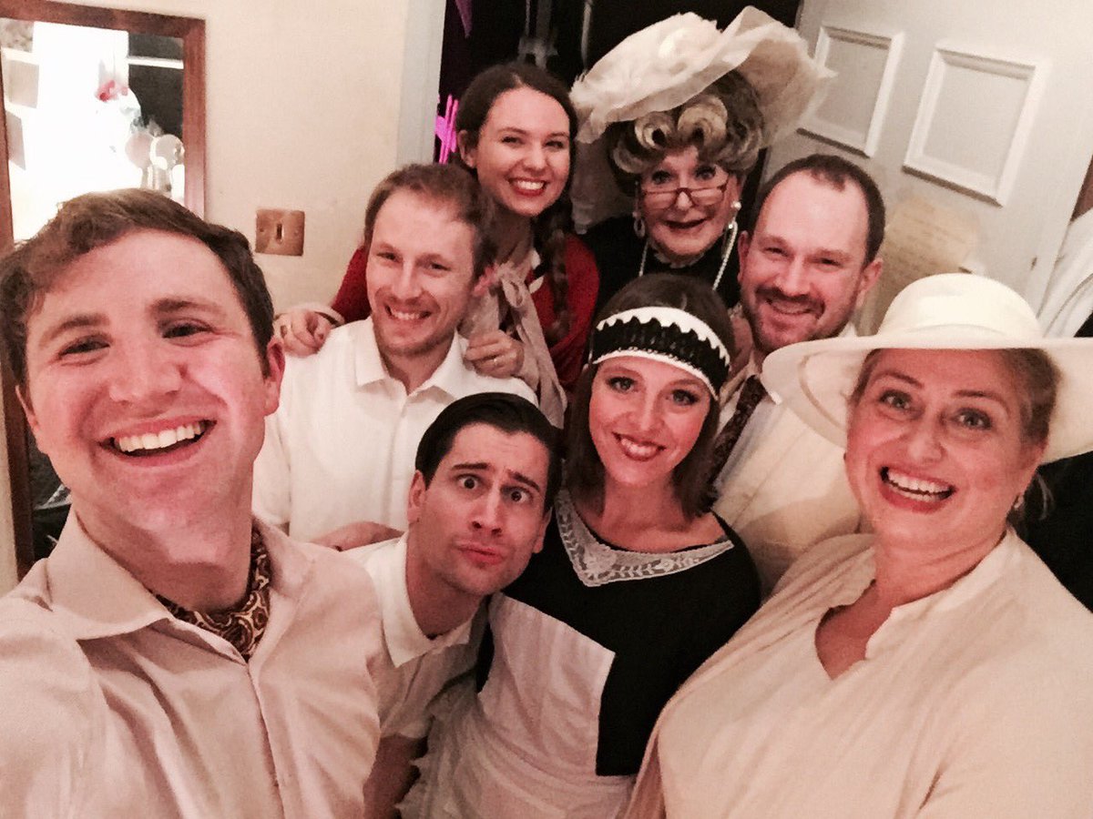 AntoineDingDong's tweet photo. Having a SUPER time in the final night of 'The Dowager's Oyster' with @BelsizeOpera 🎶🎭 https://t.co/bhAnYXUlBk
