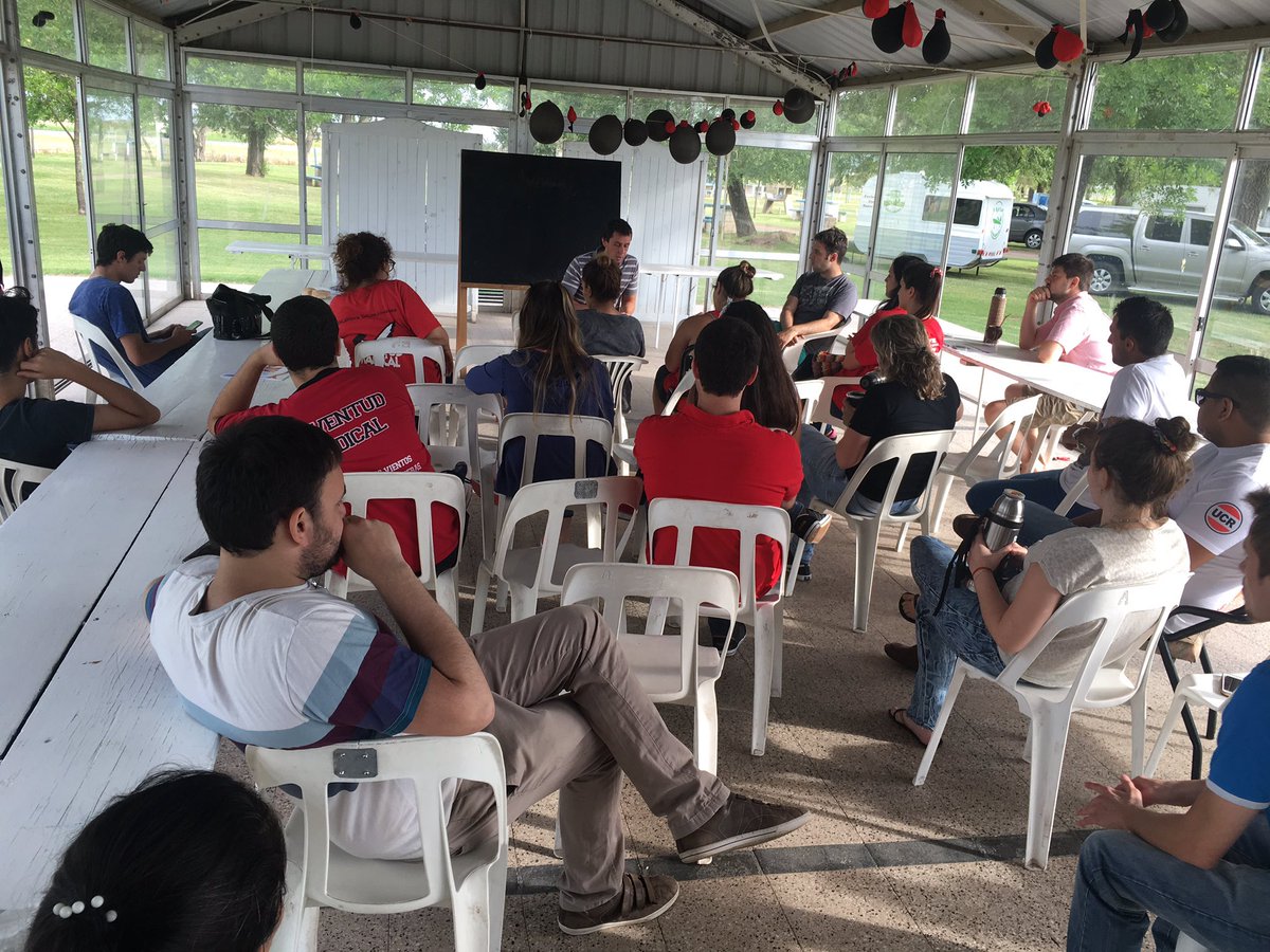 elgringotorres's tweet photo. 👉 Ahora 
👉 @jpcasari 
Hablando en el campamento de #Union en #BellVille #NosVeranVolver 🇵🇱🇵🇱🇵🇱 https://t.co/fYft7BgE9v