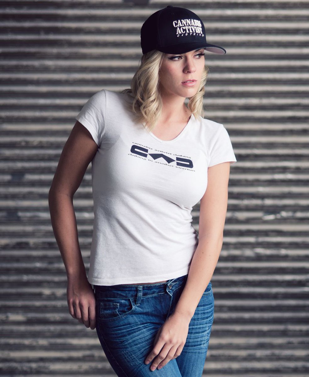 HempClothes's tweet photo. It's 4:20 somewhere 🕟 Pass this one around! ✌️😄👌💨 #Cannabis #Activist #Hemp #Clothing #Kickstarter #Fashion🌱👕 https://t.co/kIiT3Xxb8Q Share! https://t.co/2HMjHlCIv7