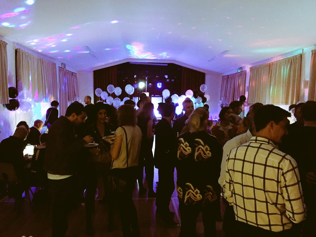 HelpAHundred's tweet image. Just getting started! #BathHelpAHundred raising money for @HelpRefugeesUK #local #generosity