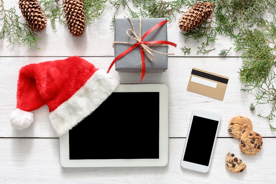 US shoppers spent a record-breaking $1 billion via mobile on Black Friday forbes.com/sites/shelbyca…
