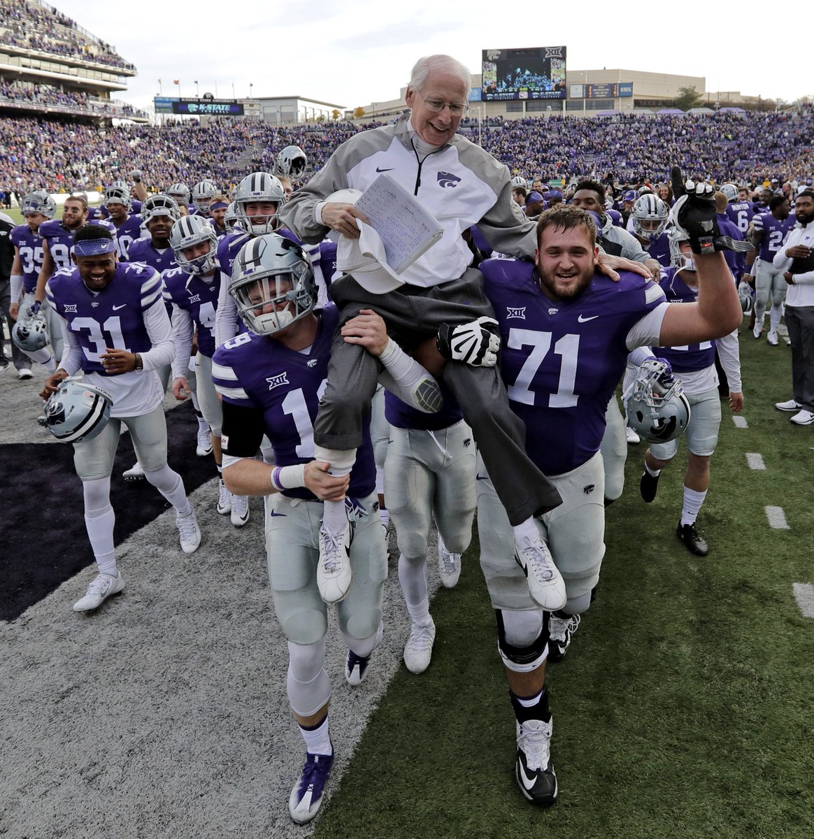 TylerDreiling's tweet photo. This photo will last forever. AP / Charlie Riedel #kstate https://t.co/TlRFLXbMdU