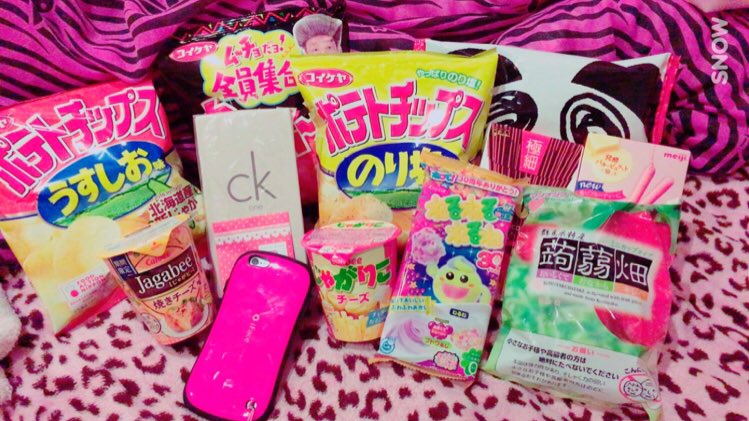 zucchan2's tweet photo. おめでとう言ってくれた人
ありがとう😊💖

プレゼントもありがとう🎁

シアワセ…💭💞💞 https://t.co/1phqBcgQtR