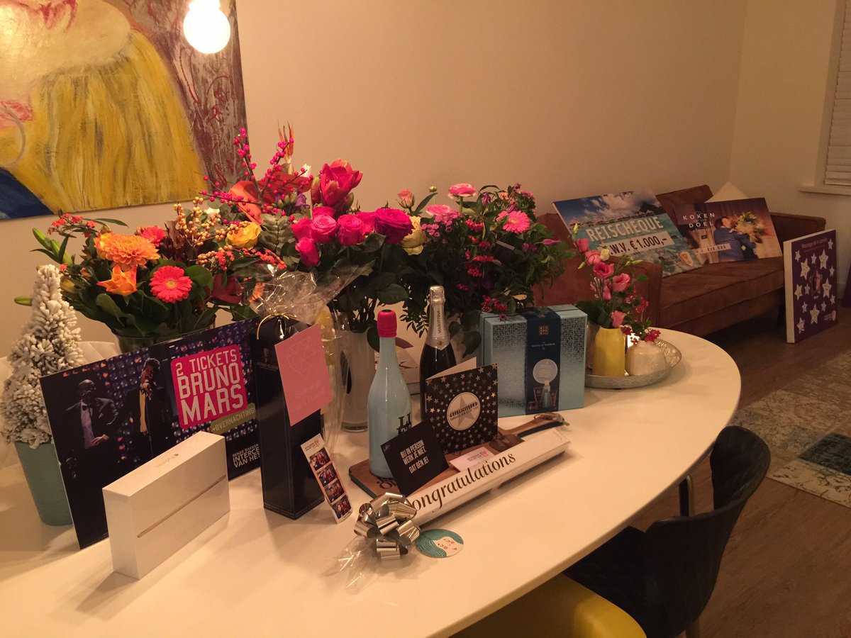 BakkerRenee's tweet photo. @NBBU bedankt voor de felicitaties en prachtige bos bloemen gisteren op het In Person HQ!😃 #ivhj #inperson #artra #nbbu #huiskamervol https://t.co/hHrsaJssPH