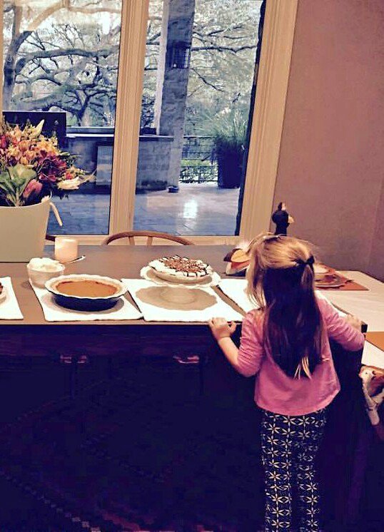 Baby_Moose_'s tweet photo. Hope you guys are having an amazing Thanksgiving weekend :) #padahugs #family https://t.co/JLOxsSUE4h