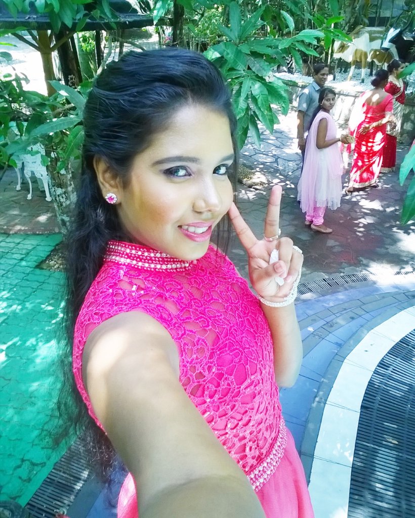 MaheemaKavindya's tweet photo. ✌ #fashion
#style
#beautiful #Mkprincess
#Maheema_Kavindya #Srilankan
#2016 #November #23
#Mystyle #pretty 😉 https://t.co/WynrqnQgnk