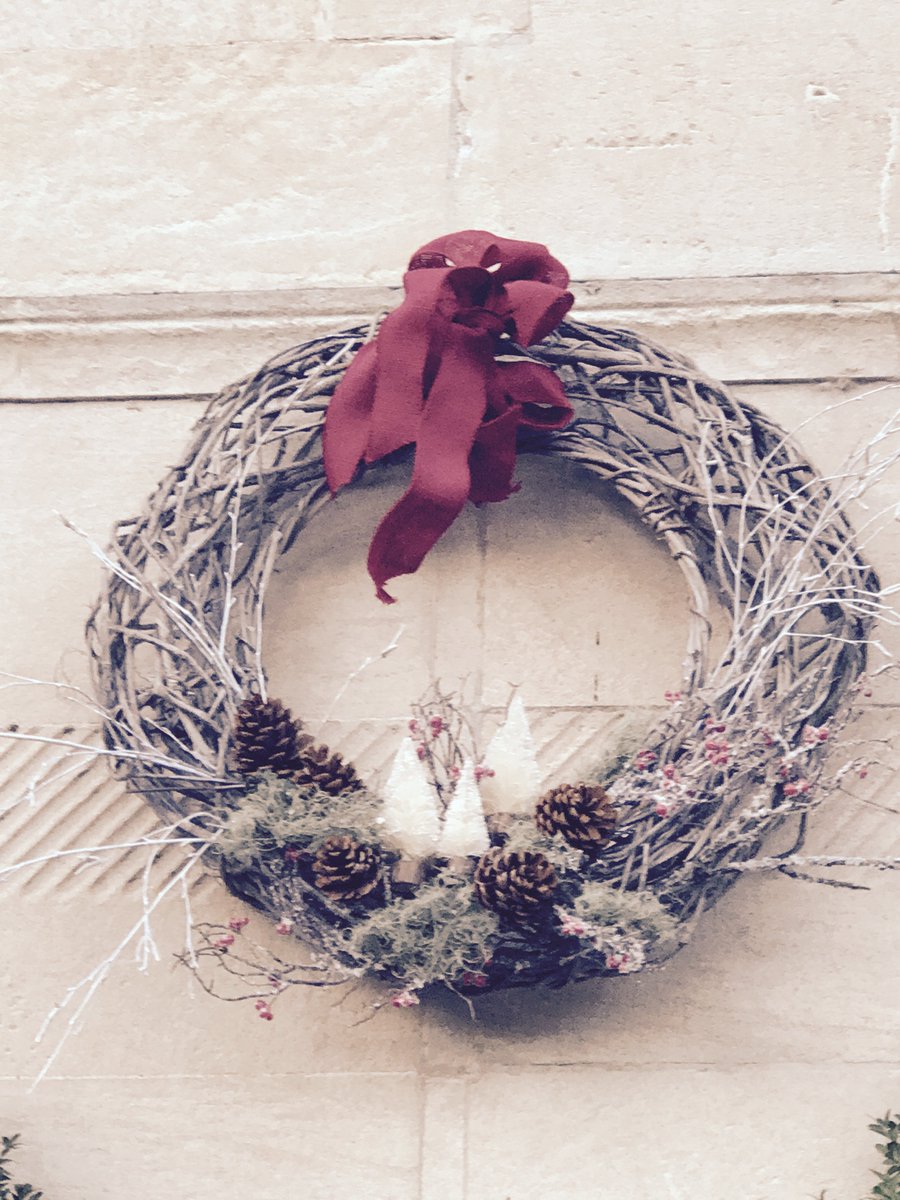 florist_jill's tweet photo. "it's beginning to look a lot like #Christmas  ! " @villamagdala https://t.co/m0oJBZxNQX