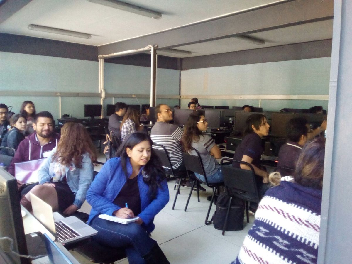 T3chWo's tweet photo. #Python con Hayde Martínez, una de las pocas mujeres que trabajan en AI y el aprendizaje automático en el mundo… #workshopsTWC https://t.co/mGXZTJVNZc