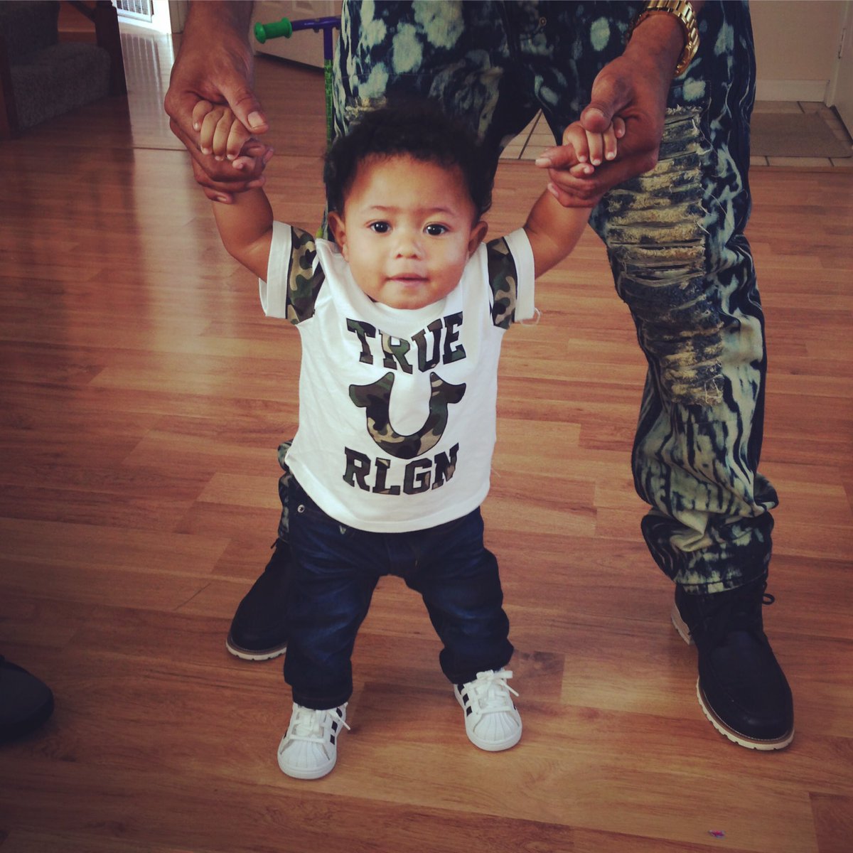 AllHailSweetie's tweet photo. #LatePost but that's baby #RoyalRay https://t.co/6L9i6yOSvR