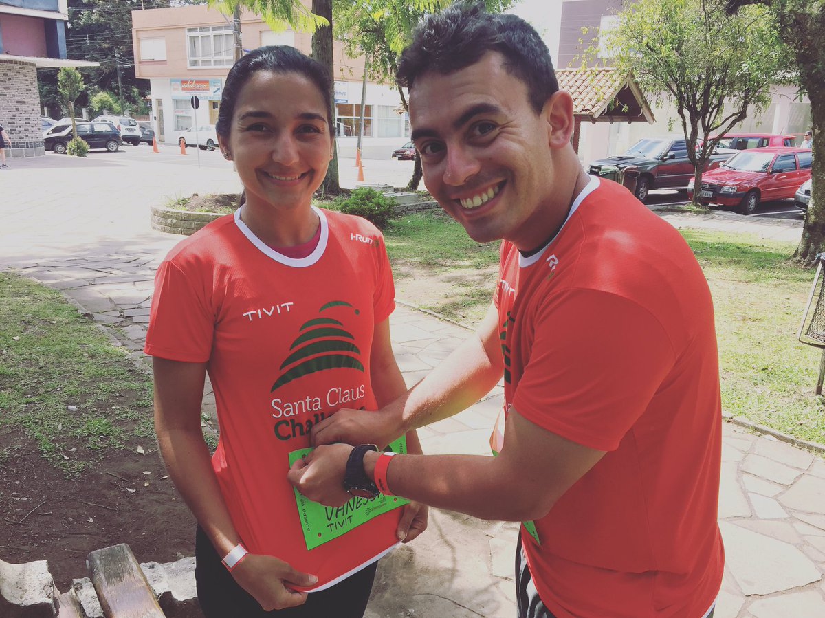 natalemcanela's tweet photo. O Rodrigo e a Vanessa vieram lá do Rio de Janeiro e vão participar do Santa Claus Challenge! #SonhoCanela https://t.co/o5JGrcfj8e