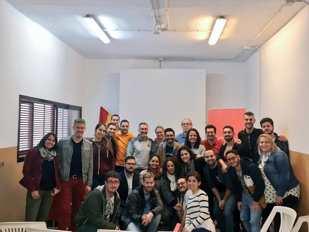 JSGranCanaria's tweet photo. Foto de grupo tras la primera ponencia de nuestra #EDO2016 ¡Gracias a todxs! https://t.co/TnbUsVD1du