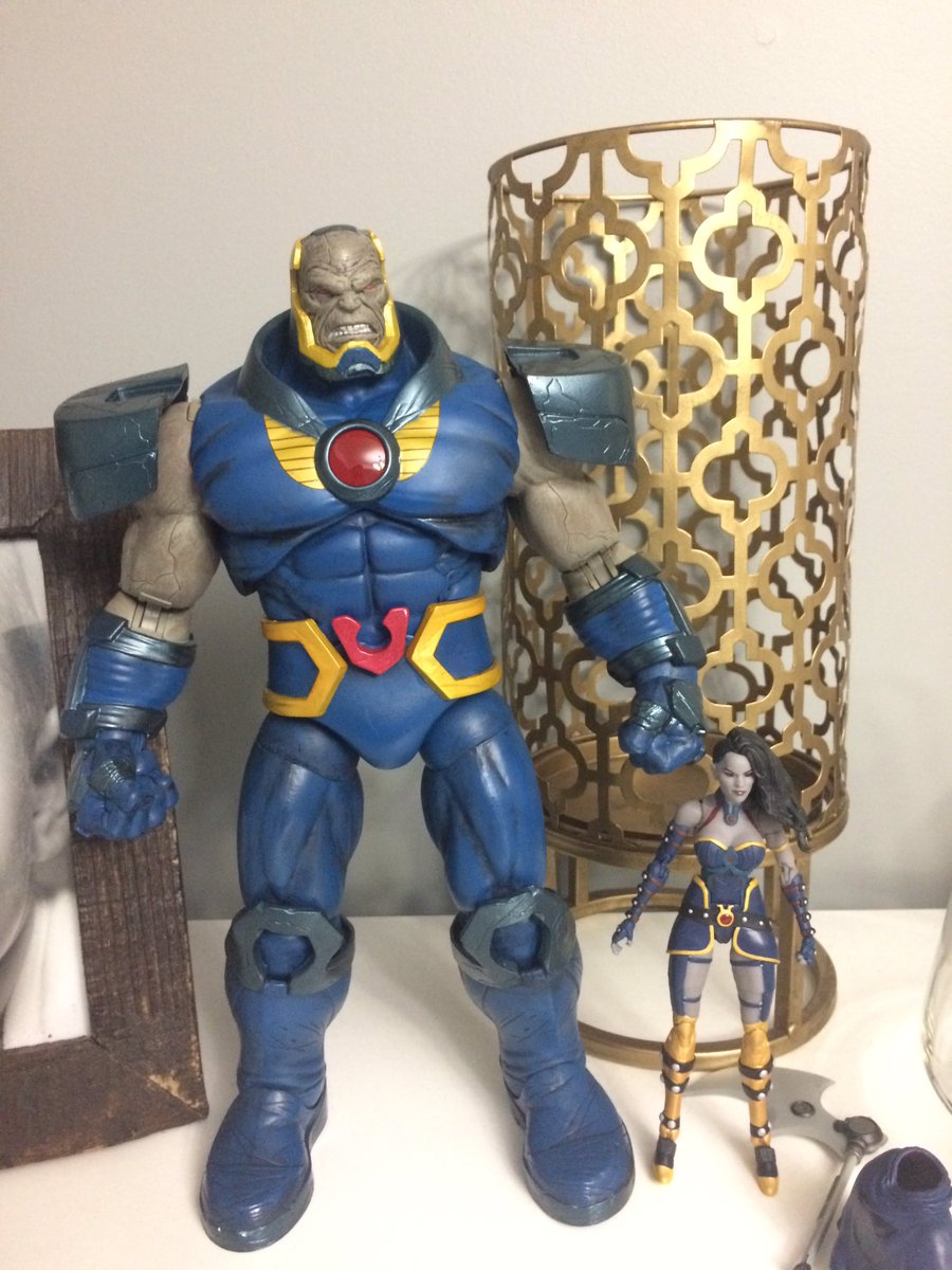 JasonFabok's tweet photo. These figures look great on my dresser. Just need to convince the wife they go with her decorating.  @DCComics https://t.co/GmnTXHH9MP