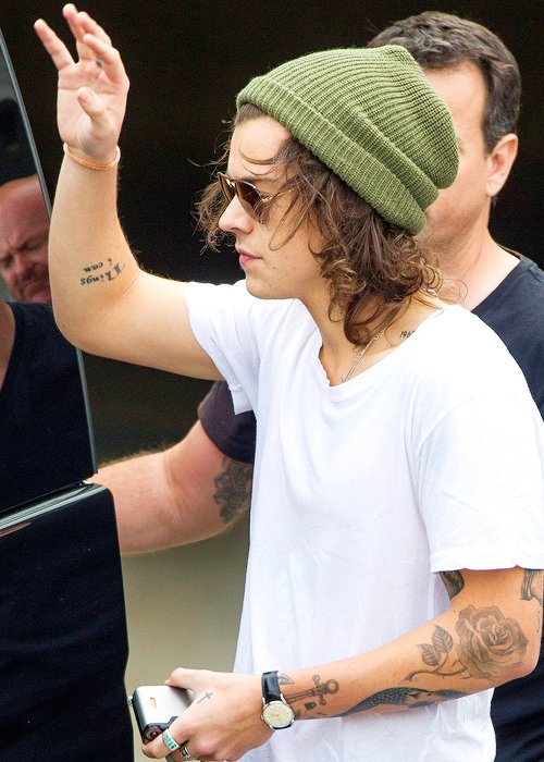 WorldNotes1D tweet picture