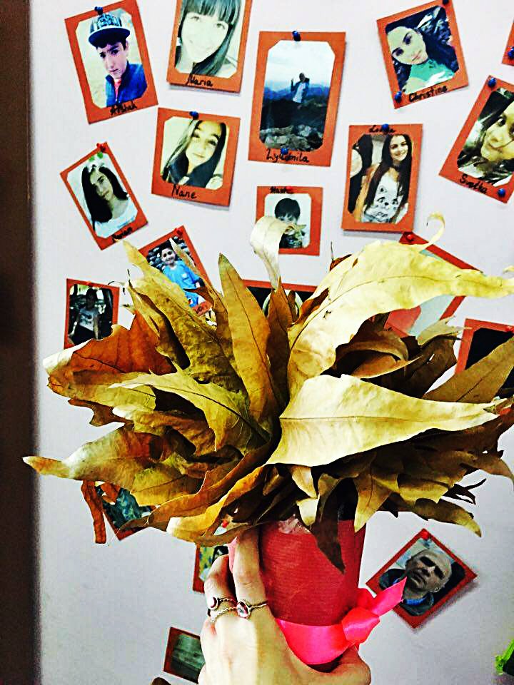 ISafaryan's tweet photo. This is how #autumn bouquet looks like. Best surprise from my #wikiKids :)
#Wikipedia #Stepanakert #NKpeace https://t.co/enuyneZuBE