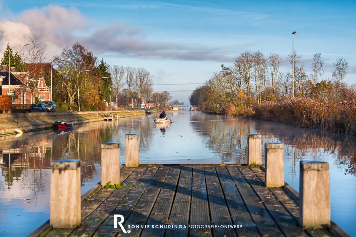 ronnieschuringa's tweet photo. Bedum deze ochtend, zon, mist en rijp een mooie combinatie. #bedum #vooreenmooiefotomoetjeblijvenstaan #ijsbaanbedum #mfvnl https://t.co/9edOgrsL4V