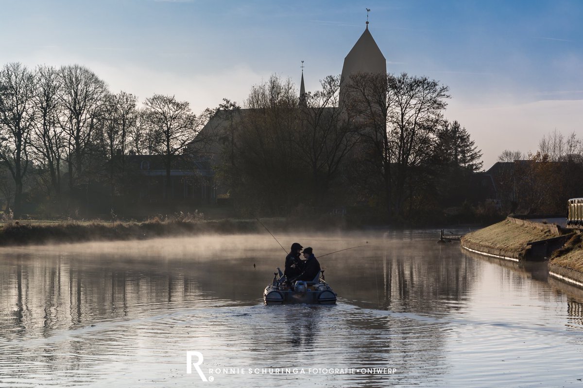ronnieschuringa's tweet photo. Bedum deze ochtend, zon, mist en rijp een mooie combinatie. #bedum #vooreenmooiefotomoetjeblijvenstaan #ijsbaanbedum #mfvnl https://t.co/9edOgrsL4V