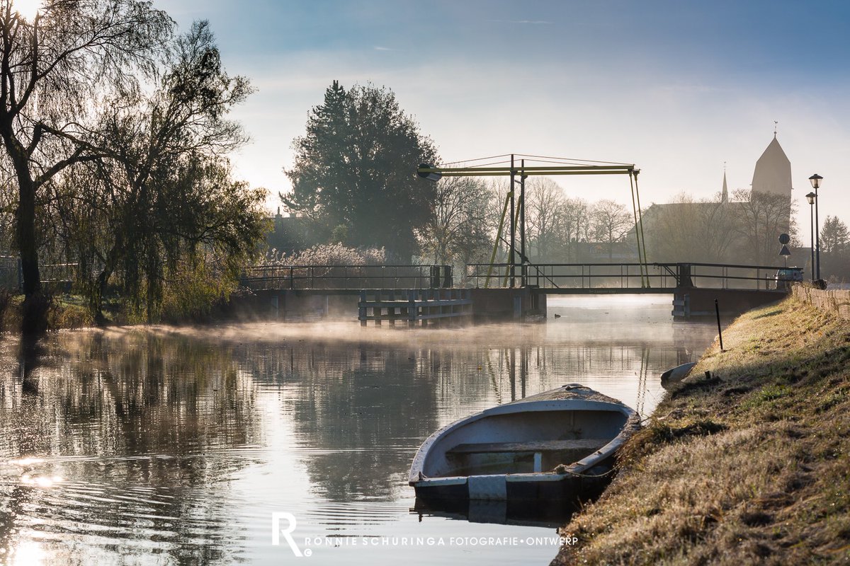 ronnieschuringa's tweet photo. Bedum deze ochtend, zon, mist en rijp een mooie combinatie. #bedum #vooreenmooiefotomoetjeblijvenstaan #ijsbaanbedum #mfvnl https://t.co/9edOgrsL4V