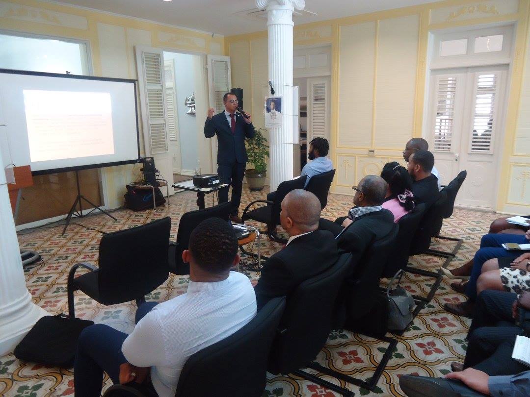 int_amb's tweet photo. Gwido Jansen komt voor het event Road2DutchCaribbean speciaal overvliegen vanuit Curaçao om de kansen te presenteren:https://t.co/bKtWnJRyYn https://t.co/b3cnwFP9io