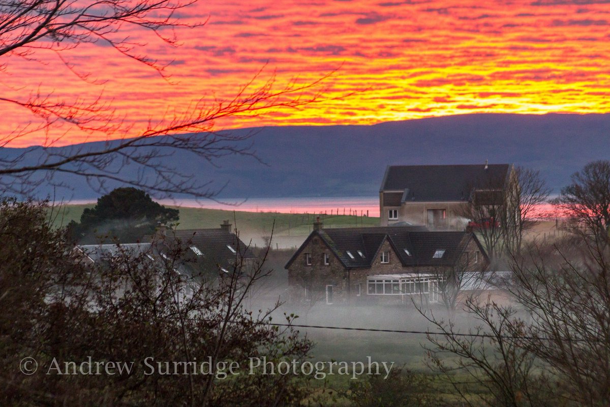 ASurridgePhoto's tweet photo. Blackwaterfoot this evening https://t.co/D662yijCaS