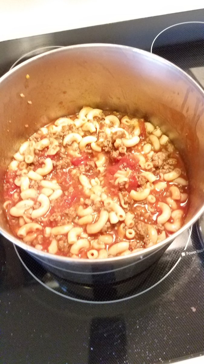 RhondaVincent13's tweet photo. Be hungry no more! Cooking up a storm this morning listening #ClassicCountryMusic @wbziradio with my friends #ChubbyHoward &amp; @wyattmccubbin https://t.co/yXuyvaDzuY