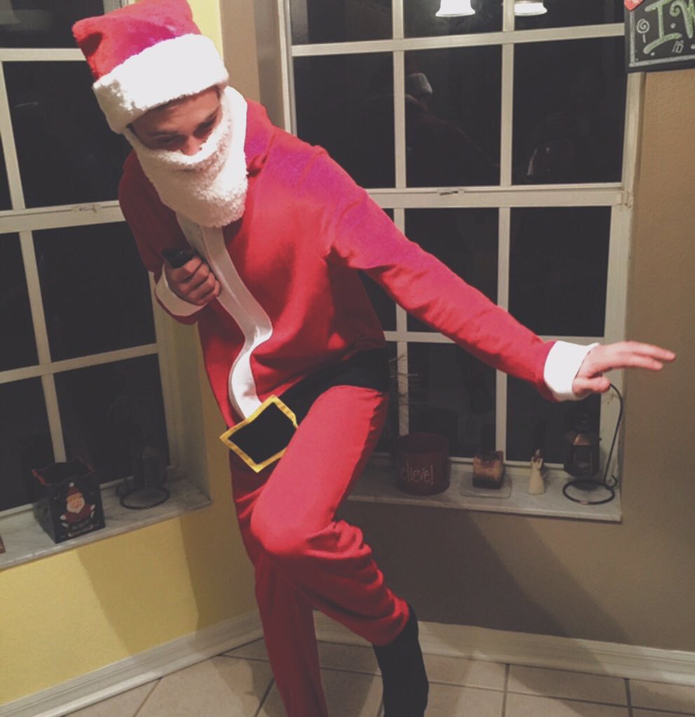 || Even though my character doesn't like Christmas doesn't mean I can't!!! 😂😂 I'll reply to everyone in a minute