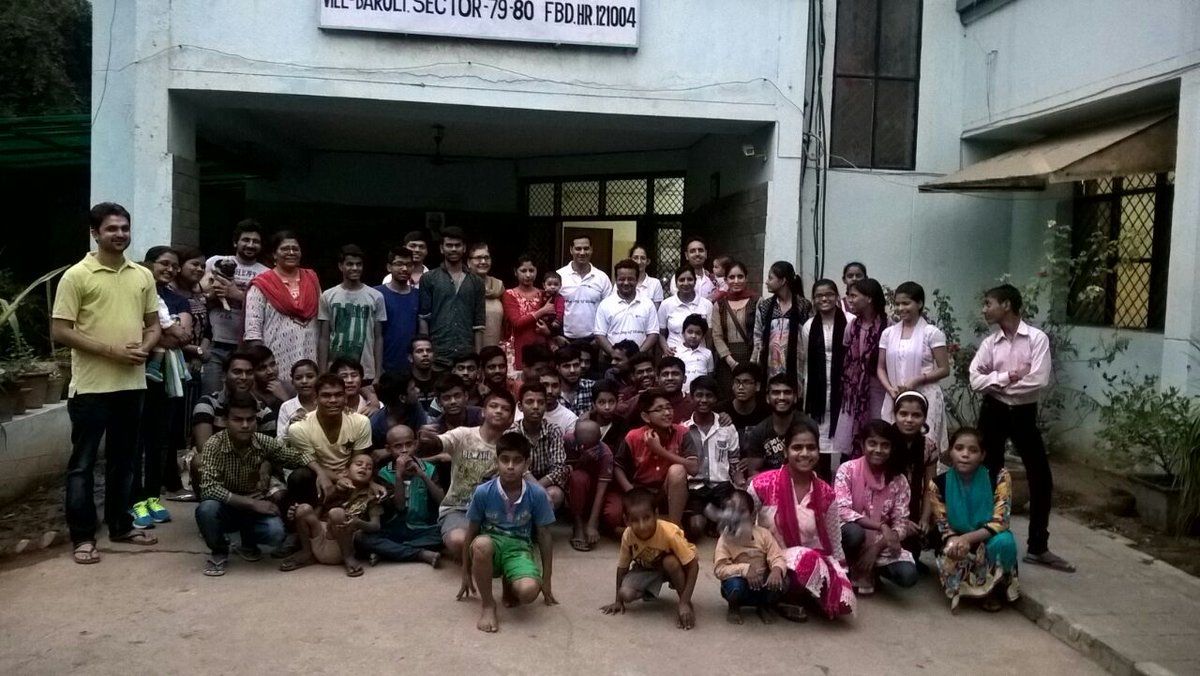 teamjoyofgiving's tweet photo. True celebration is only when you share ur happiness. 
Team-The Joy Of Giving..Diwali celebrations with kids or Ashray Bhawan an Orphanage. https://t.co/nJfMKq3WbM