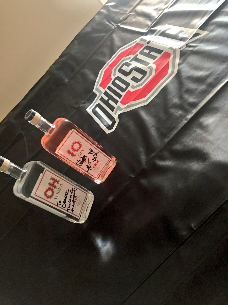 HutchB22's tweet photo. Go Bucks! #WeReady #OHintheAZ #GoBucks #MICHvsOSU @ohsobrewery @MyStateThreads https://t.co/WlIOMI5nM5