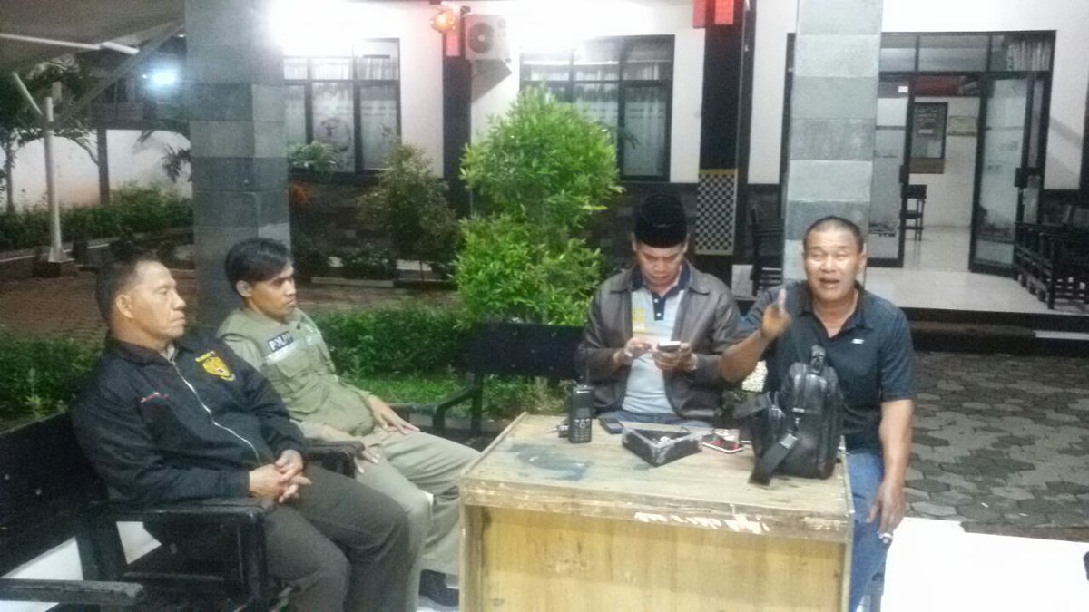 Giat patroli wilayah kec.pwk 26-11-2016, dpimpin lgsg bpk Camat Kota, Danramil dan Kapolsek Kota <a href="/DediMulyadi71/">Kang Dedi Mulyadi</a> @juddy_damkar <a href="/satpolPP_Pwk/">SatpolPP_Purwakarta</a>
