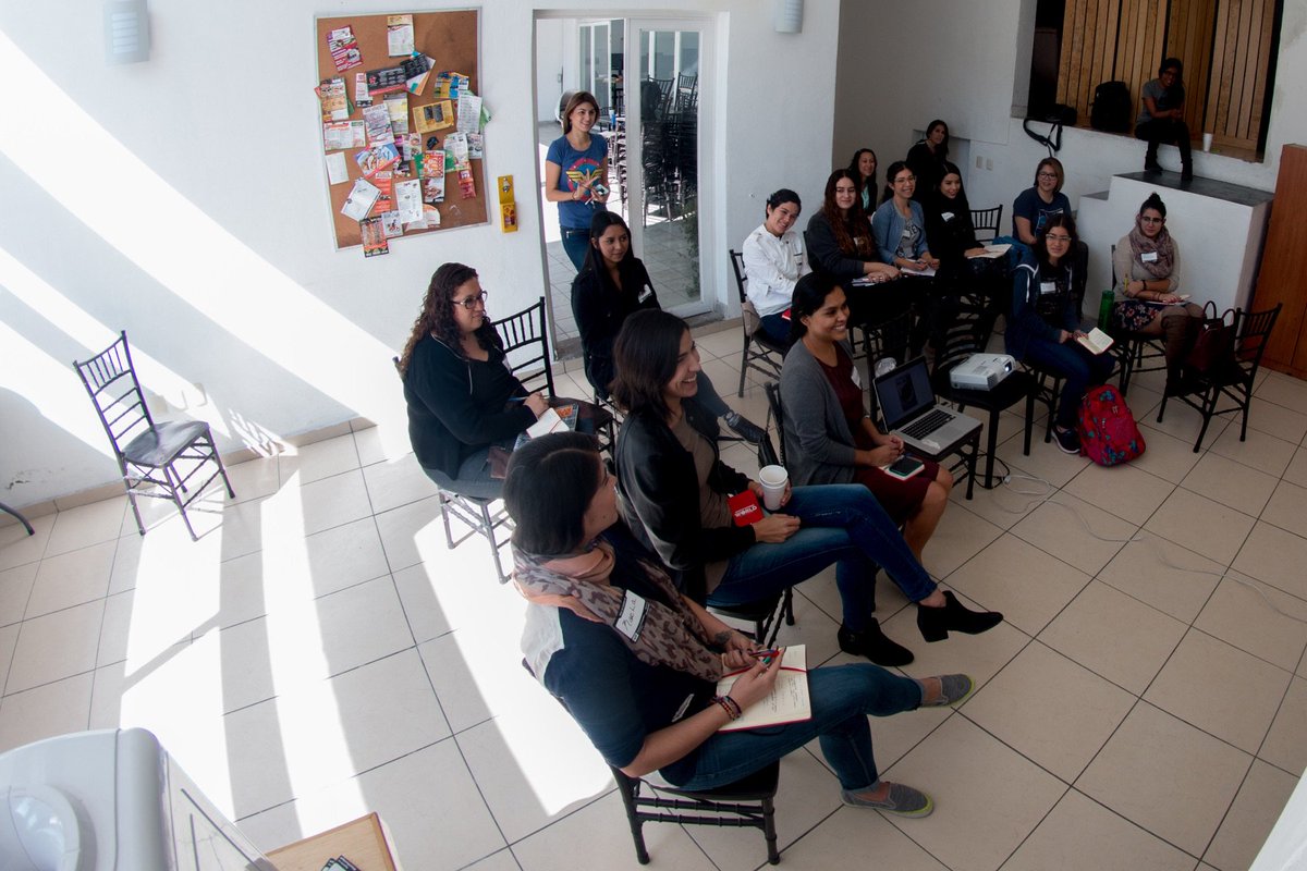 hfwomengdl's tweet photo. Seguimos en el taller “Aprende a pensar como programador” con @MarthzElena #HFWomen https://t.co/jTgbuVJTzc