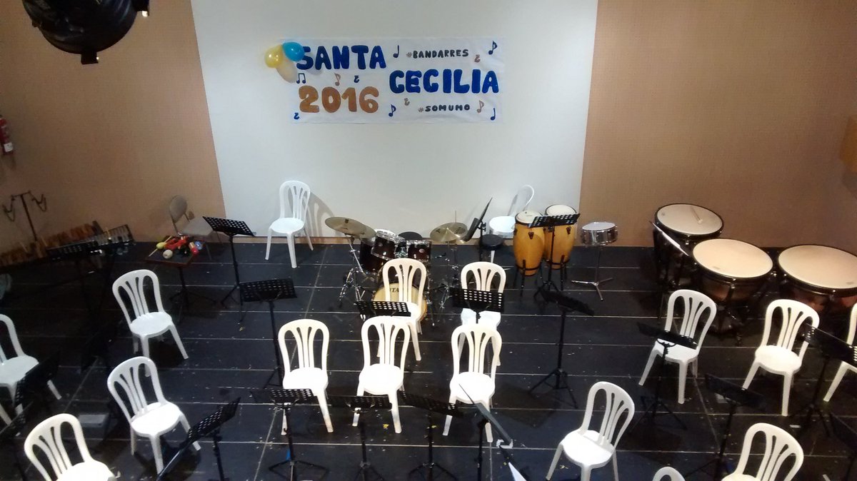 BandaOrpesa's tweet photo. Tot preparat per al concert de #SantaCecilia2016 #somUMO @fsmcv @planalta https://t.co/jghAm2qCXj