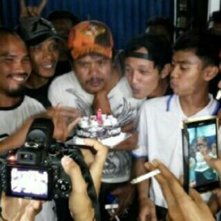 Di tiup dulu lilinnya <a href="/VikingBKSRaya/">Viking Bekasi Raya</a>