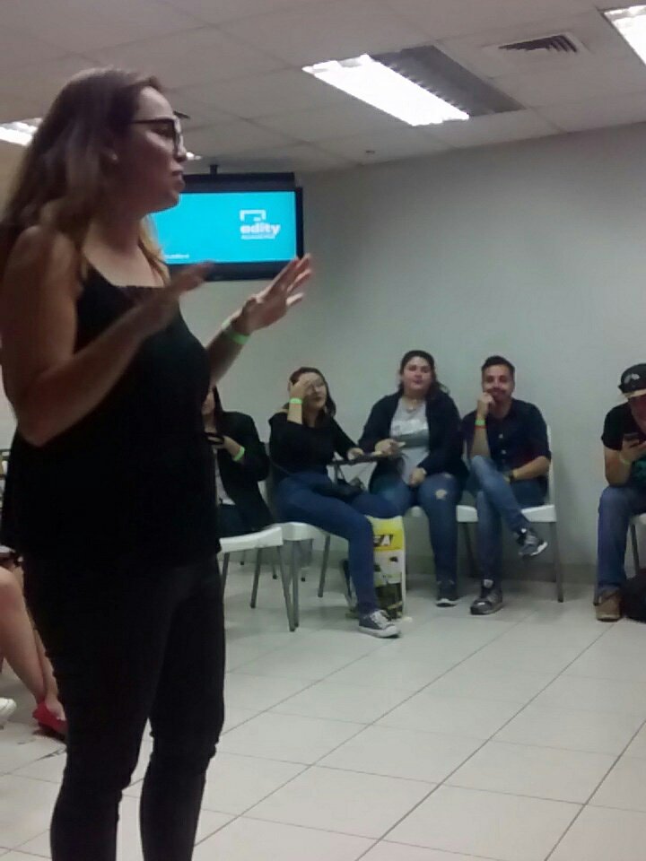 dongabo_cl's tweet photo. Charla @Academia_Adity wiiiii #OpenCongreso #mktdigital #Mesdelacreatividad https://t.co/NGGasC8RhW