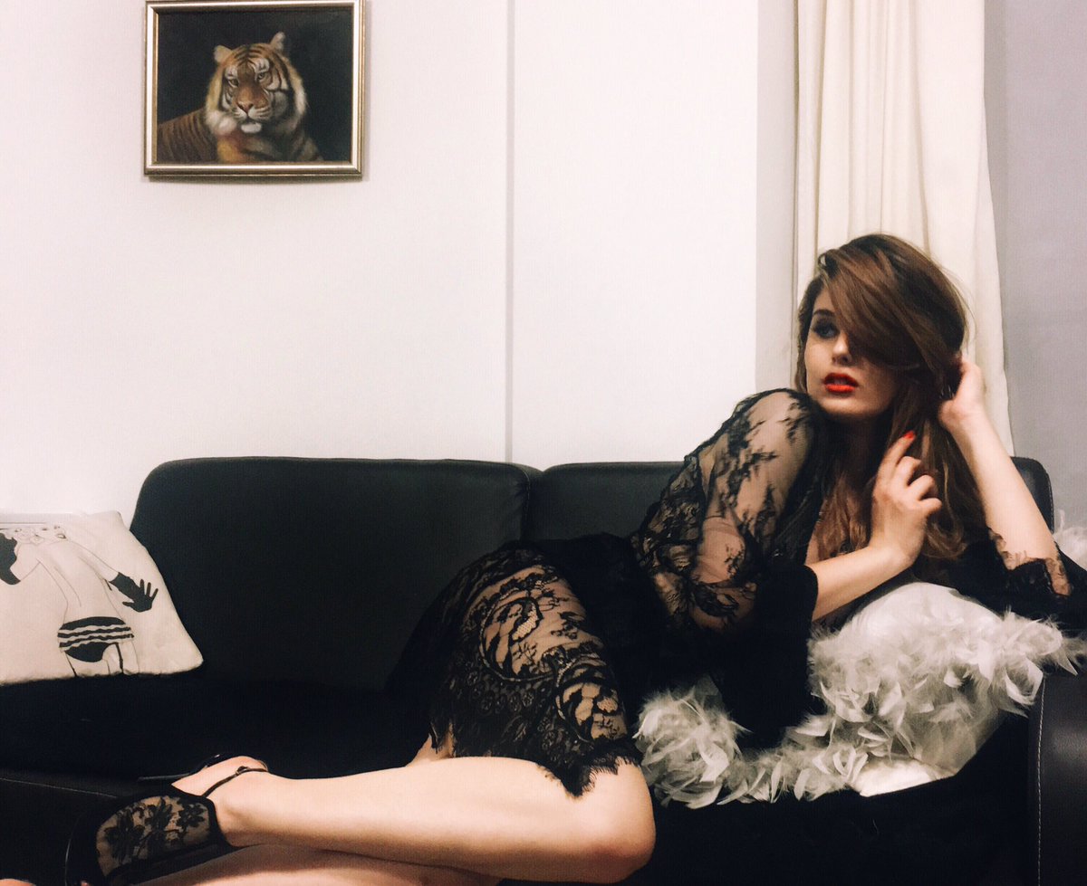 pixiecosmina's tweet image. Funerals &amp;amp; co. 🎬 #JournauxDesFetichismes #pixiecosmina