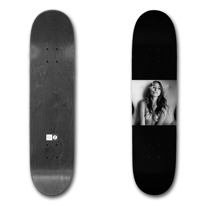 Watch Riley Reid's leaked NSFW photo on TwXstars