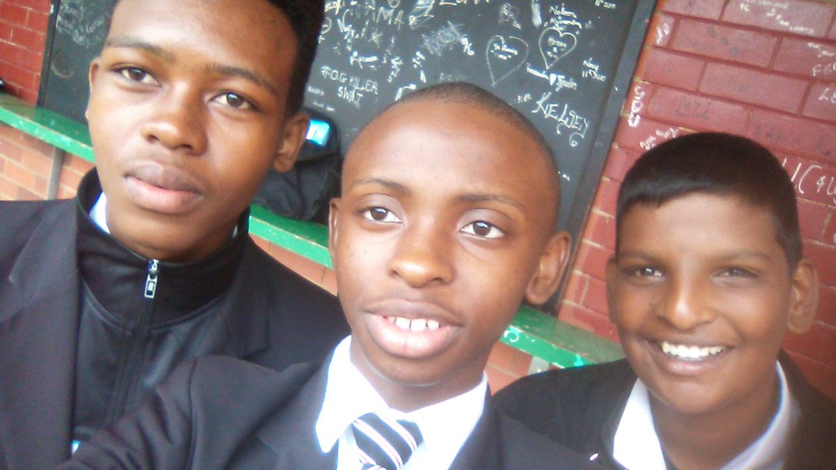 VickhalRoopram's tweet photo. Have fun dudes miss u already... #ShoolsOut. #ClassOf2016 https://t.co/SqsVxfH881
