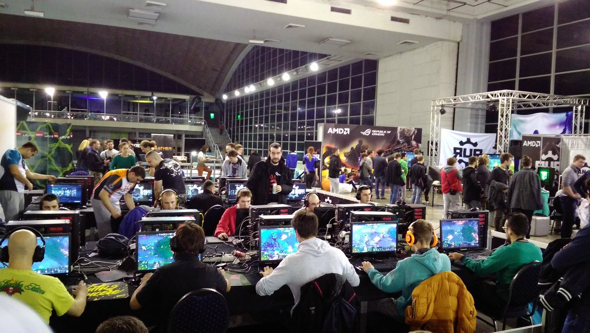 VladSoRad's tweet photo. So many PCs in one place... Warms my heart 😄
#bgcon2016 #bgcon #levelovatisemora #GamesconSerbia https://t.co/CsASwMO6lt