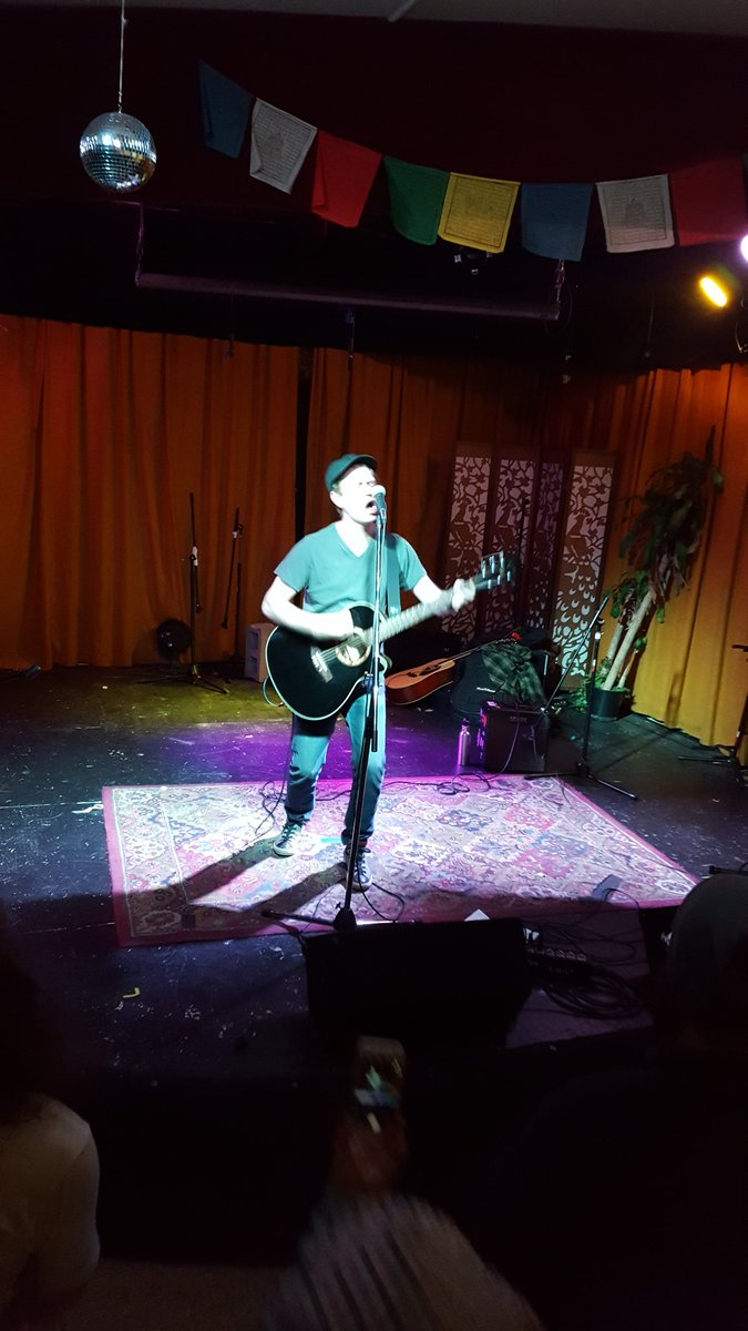 BernieSandwichz's tweet photo. #NoDAPL fundraiser at the @HouseCafeDeKalb last night, one man bands with a message, here's #DaveyDynamite rocking the #House #ThankYou @AP https://t.co/JsiTyl0rWb