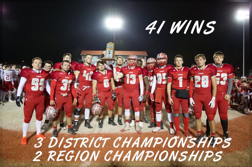 recme's tweet image. CHS Senior Football players 4 year record. Awesome group of young men!! #Redhounds
