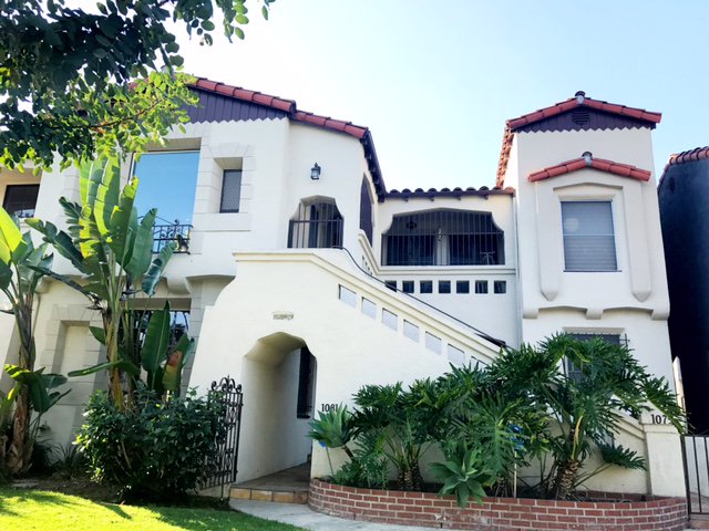 ThePropertyLab's tweet photo. We Just listed this Duplex Space $4200 Mth, 3Bd,2Bth, Wilshire Vista Area Near #LACMA, #TheGrove, #BeverlyHills #ContactTheLab #RealEstate https://t.co/SRQA12uhND