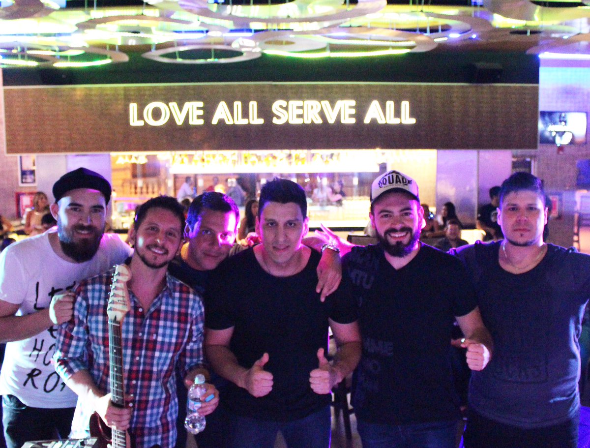 joselopino's tweet photo. Gracias a todos los que compartieron con nosotros en el lanzamiento del disco #VersosEnCodigos de @anerahmusic en @HRCAsuncion https://t.co/u53dSdomxg