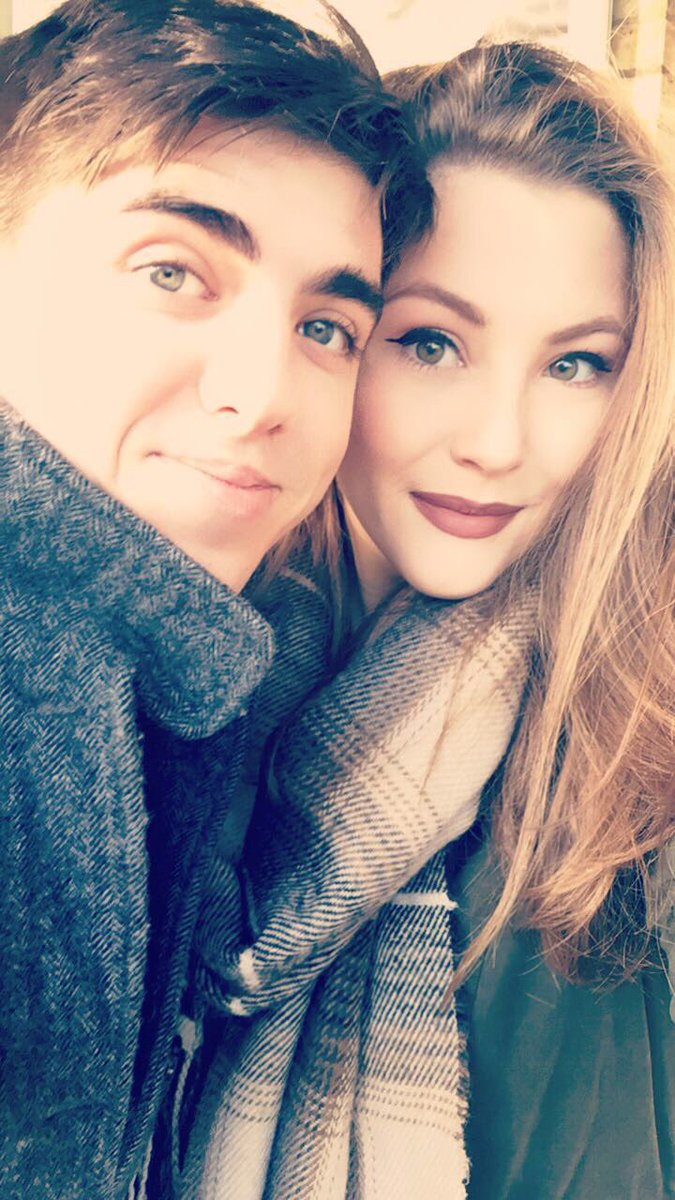 RichBiscuit21's tweet image. Had a fab day @NewburyRacing thanks to @HennessyUS &amp;amp; @zealbuzz #WinInStyle #NewburyRaces