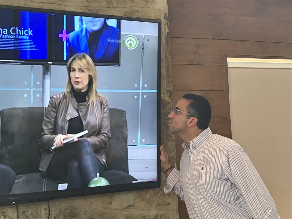 JLozanoA's tweet photo. Está @DesireeNavarro en @Radio_Formula #TVFORMULA canal 121 de SKY #esposiblemorirdeamor https://t.co/1n3m9RbAs1