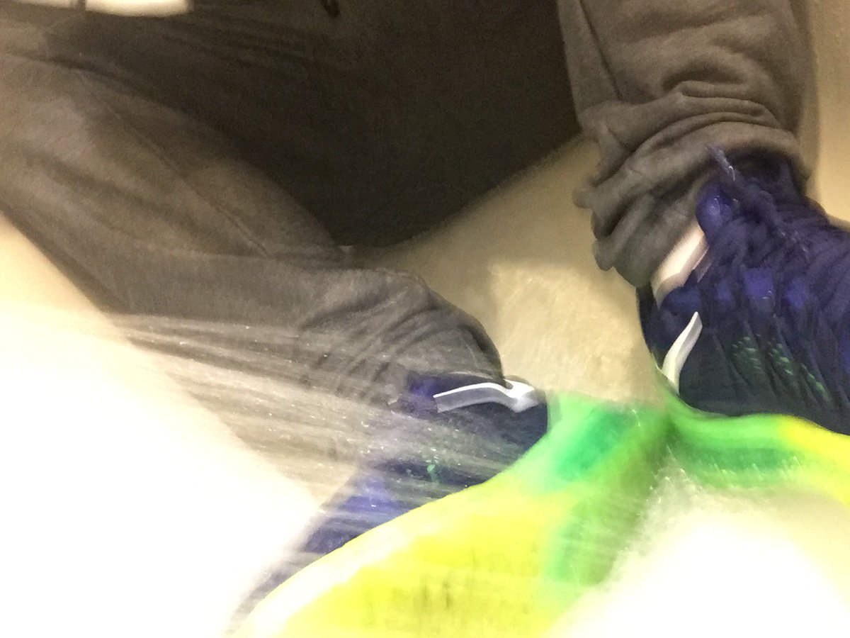 harryh233's tweet photo. #Soaked #trackies and #trainers #in the #bath #airmax #airmax2015 #wet #fetish #drenched #sag #so #good #love #it https://t.co/1eyBN7T1J4
