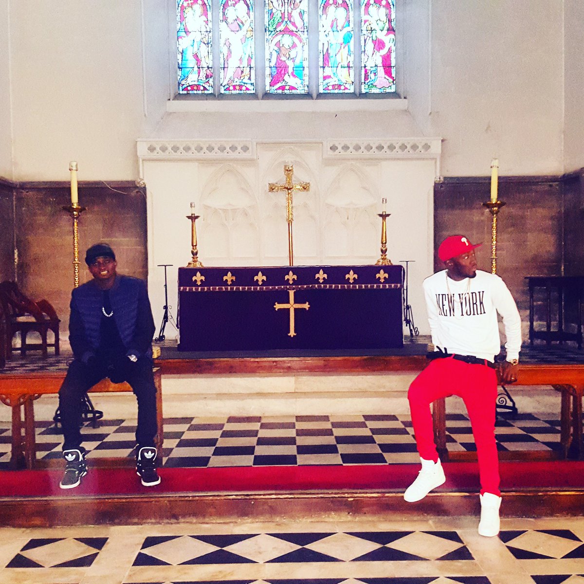 ReggieNBollie's tweet photo. Had to say a prayer at church before the show tonight #HolySinners #WeAintPerfect https://t.co/xbh4kr6A2a