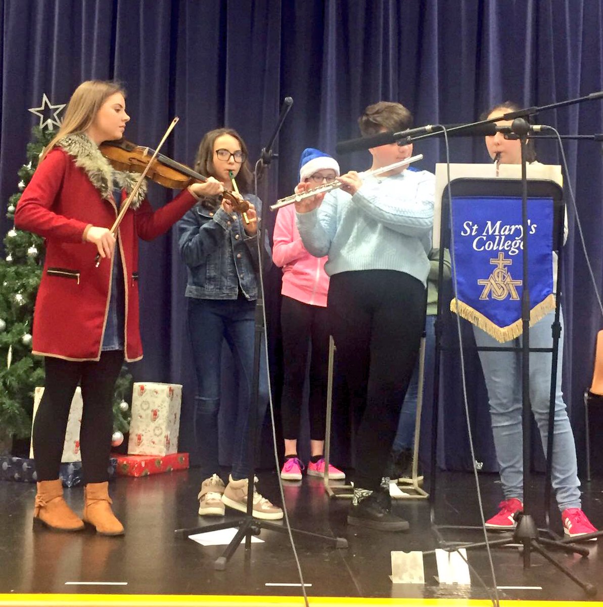 mariemccolgan's tweet photo. So proud of our #supersingers & super #tradgroup who entertained us well today #musicmakers https://t.co/nM288mrHgf