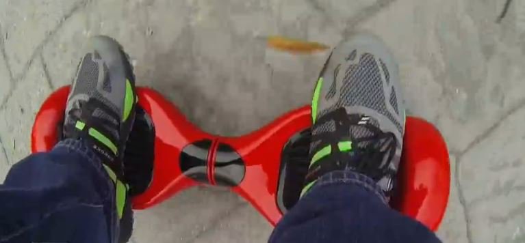 ATLTechEdge's tweet photo. #Hoverboards may be making a comeback this #holiday season! Check out the new models in our #techgiftguide! https://t.co/UiecOAhaEm https://t.co/chzsmYUWys