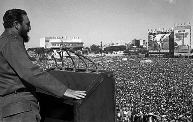MartinMalle22's tweet photo. "Revolución es convicción profunda de que no existe fuerza en el mundo capaz de aplastar la fuerza de la verdad y de las ideas." Fidel https://t.co/K7ef6jKEbM