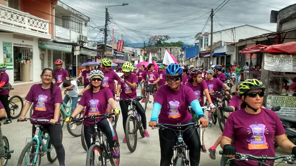 ReevolucionG's tweet photo. Con un ciclopaseo-caminata habitantes de Acacías rechazaron hoy el acoso callejero y la violencia sexual hacia las mujeres @TuiterosAcacias https://t.co/yUan2amBxm