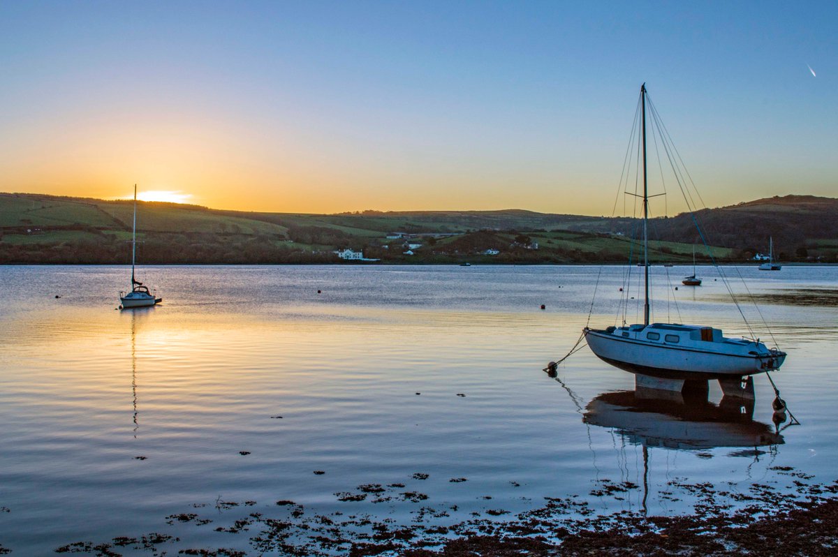 Dannie843Evans's tweet photo. A perfect end to a beautiful autumn's day. #autumn #Wales #Ceredigion #Cymru #Teifi #patchbeach #sunset #Weatherwatcher #weather https://t.co/Bu7jRS8kLe